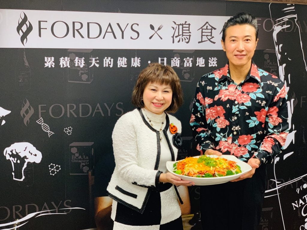 陳鴻(右)以富地滋核酸產品設計輕食菜色
