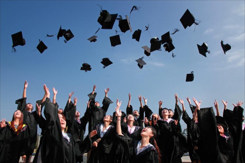 畢業生的高就業率，是影響留學選校的關鍵因素(圖片來源Pexels)