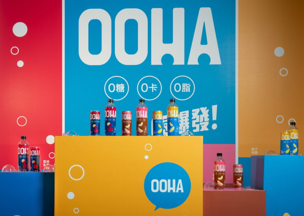 「OOHA」氣泡飲一次上市三款產品包括「柚子海鹽」、「荔枝乳酸」及「水蜜桃烏龍茶」，主打1+1獨特雙風味(可口可樂公司提供)