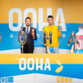 可口可樂台灣總經理陳正峰與品牌瘦子E.SO一同宣佈全新無糖氣泡飲「OOHA」正式在台上市(可口可樂公司提供)