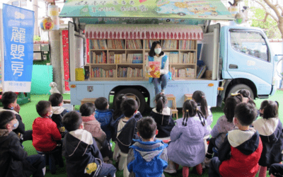 陪伴是最好的兒童節禮物！麗嬰房用愛陪孩子閱讀，小象行動圖書車編入國小社會課本