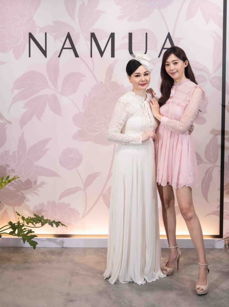 NAMUA 創辦人王心恬(右)與媽媽