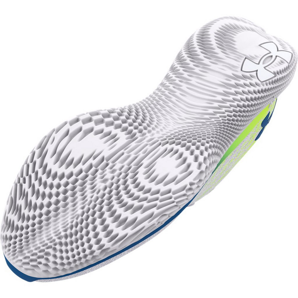 UA FLOW一體式中大底擺脫傳統橡膠外底，在減輕跑鞋重量的同時仍保有中底避震緩衝的優異性能。