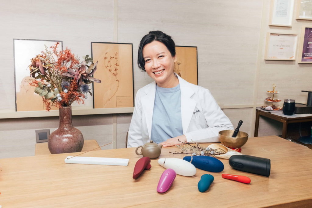 WOW Tech旗下We-Vibe品牌近期與香港中醫師李少蕙醫師合作，情趣用品搭配針灸
