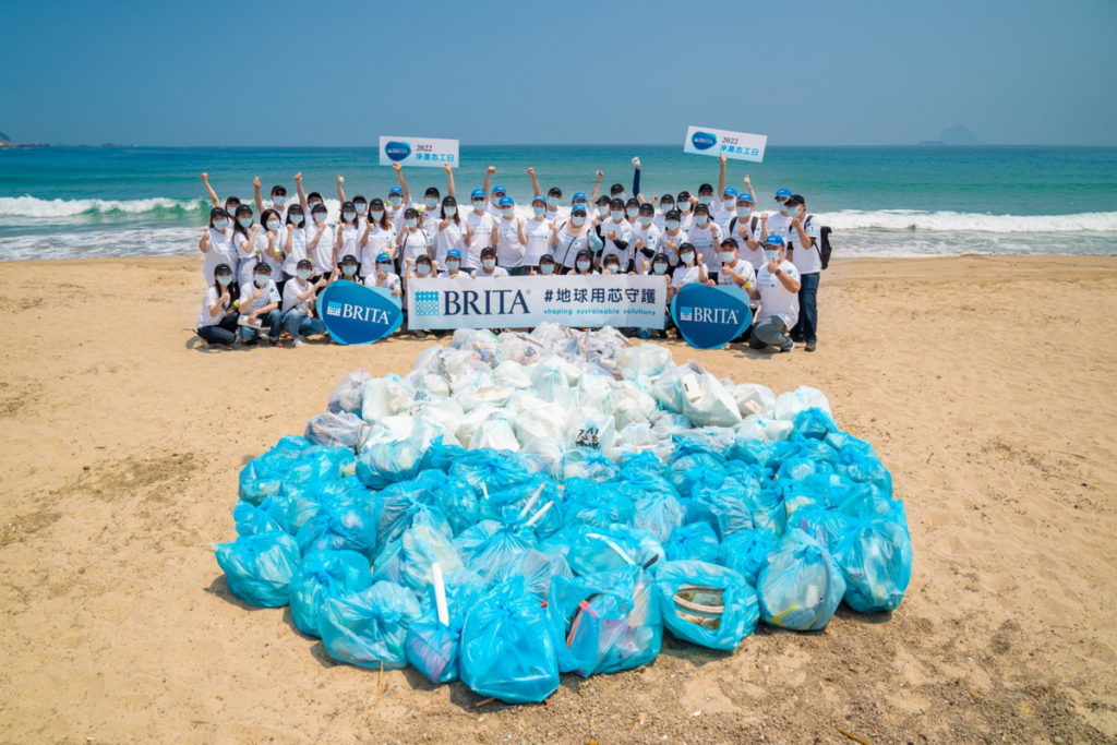 BRITA響應4月22日世界地球日呼籲守護海洋，減少寶特瓶使用才是關鍵，啟動首屆淨灘志工日，匯聚員工夥伴一同“拾”起企業責任