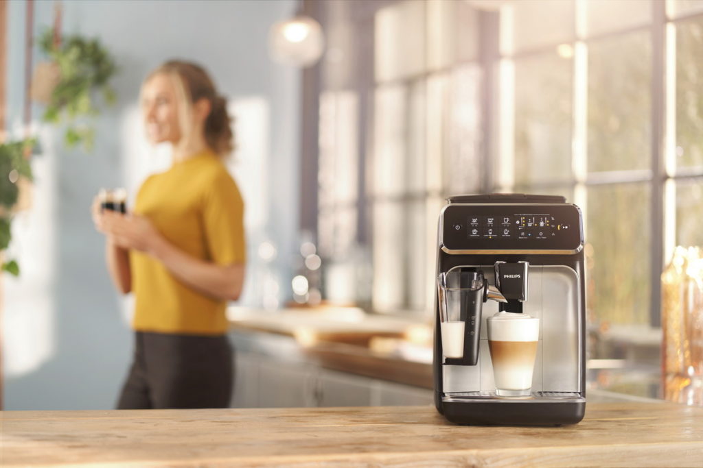 飛利浦家電創新LatteGO無管線奶泡系統設計「全自動義式咖啡機」（EP3246）守護居家質感生活與幸福體驗
