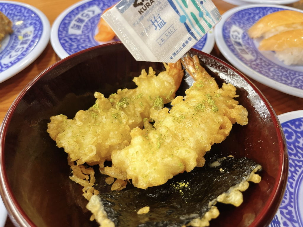 日本網友大推的「天婦羅+粉末綠茶+ 鹽」隱藏版吃法，豐富的層次令人吮指難忘. 