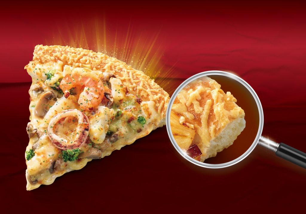 必勝客Pizza Hut EXPRESS板橋車站店獨家推出「黃金帕瑪森餅皮」單片比薩，人氣口味「星級白醬海鮮」美味再升級！