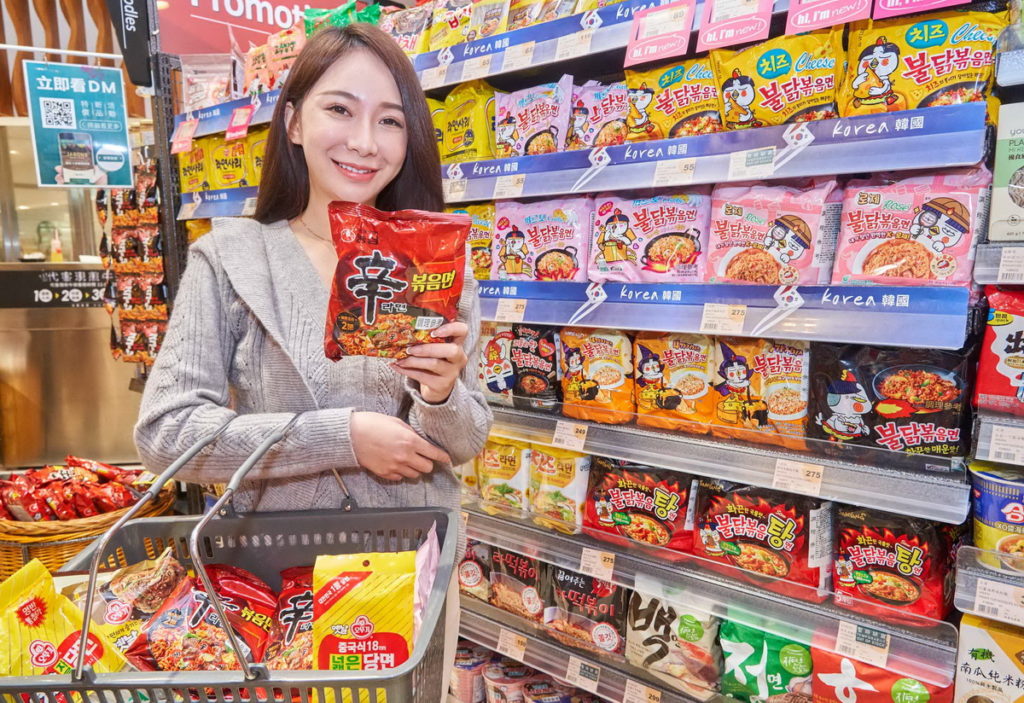看準韓食的高人氣，JASONS超市即日起至4月19日推出韓國商品展檔期集結韓食家常菜、深夜小酒館、追劇零食三大主題商品。
