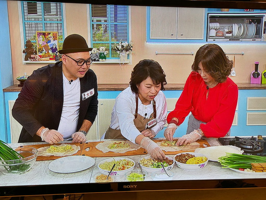 黃敏惠市長上電視宣傳嘉義市春捲 魯熟肉美食