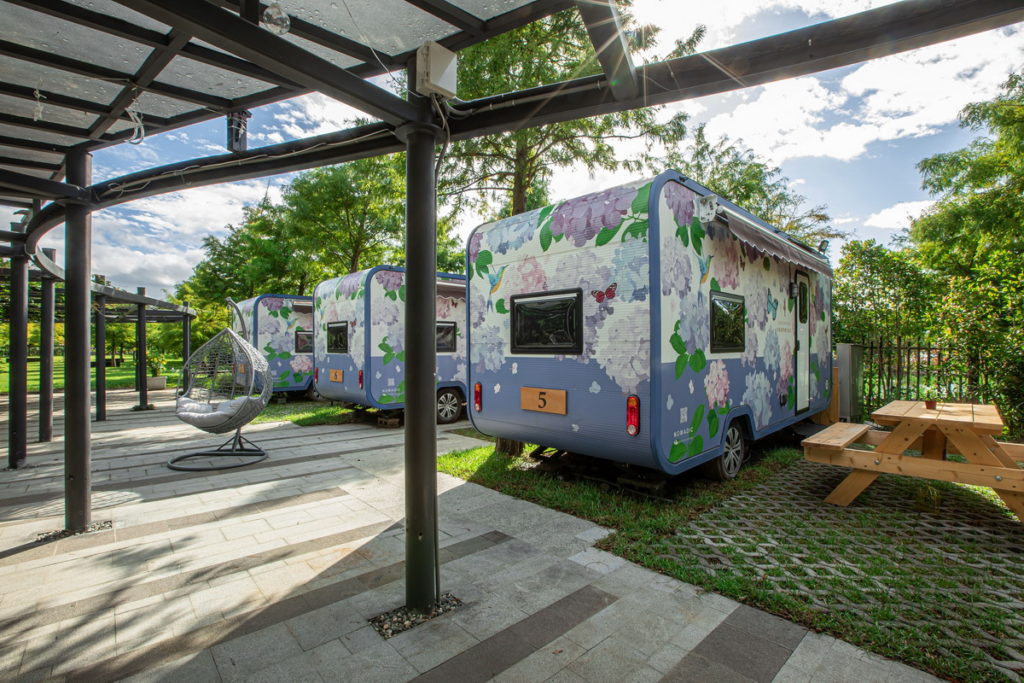 宜蘭綠舞戶外露營車首度推出線上旅展優惠，4人入住只要NT$10,888起，限量100張，售完為止。