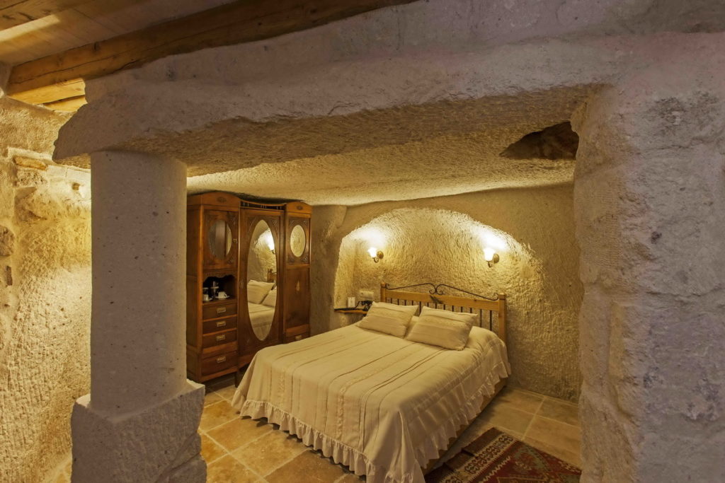 「密特拉卡弗酒店」位於土耳其「卡帕多奇亞」，獨特的洞穴客房相當受歡迎。(圖片由Booking.com提供)