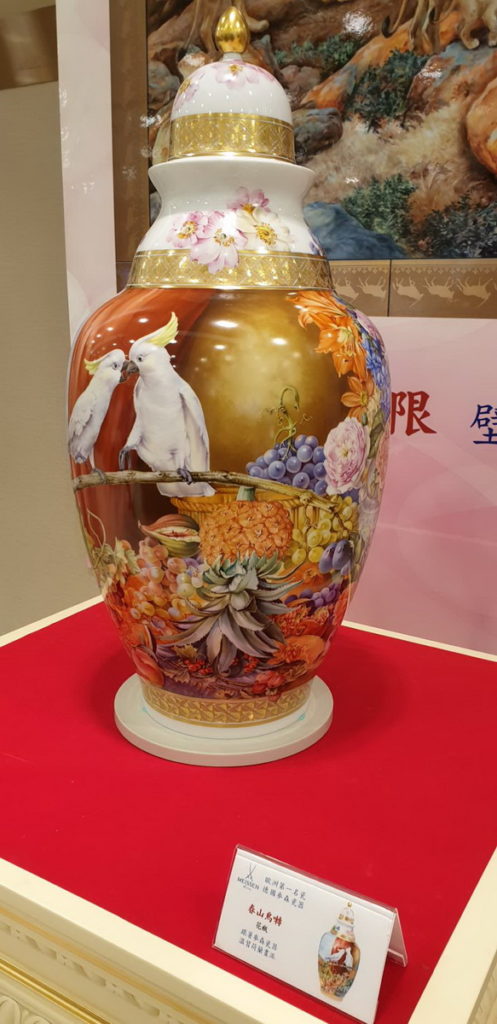 《春山鳥囀》花瓶