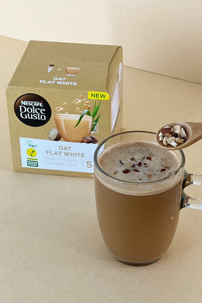 雀巢多趣酷思特別以「燕麥馥列白咖啡膠囊」開發一款創新特調飲品食譜—燕麥紅茶拿鐵。