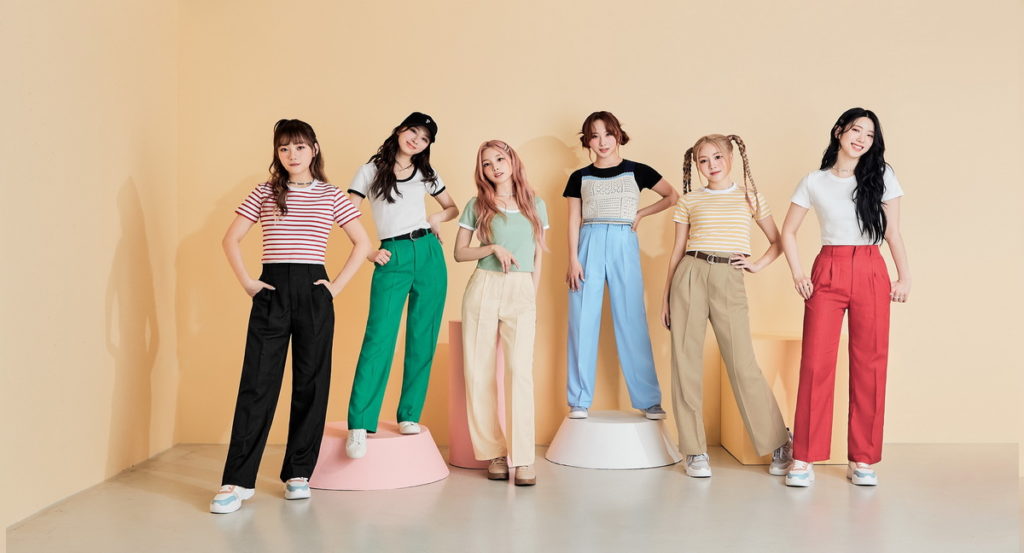 GU夏日推出女生必備的「迷你T恤系列」，邀請韓國新生代女團Rocket Punch示範全新短版T時尚。