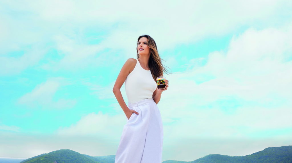Nespresso宣布聯名巴西超模Alessandra Ambrosio，將帶來令人耳目一新的夏日風情