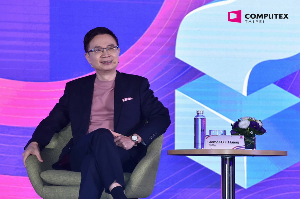 外貿協會董事長黃志芳表示 COMPUTEX 在快速變動的局勢下擁抱數位轉型浪潮，攜手全球科技廠商解鎖未來趨勢。