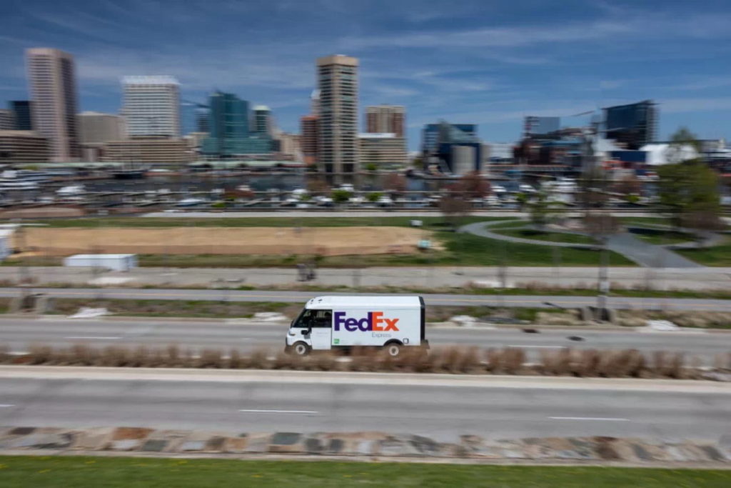 聯邦快遞旗下的Zevo 600貨車從紐約抵達華盛頓特區，創下了電動貨車單次充電行駛距離最長的金氏世界紀錄