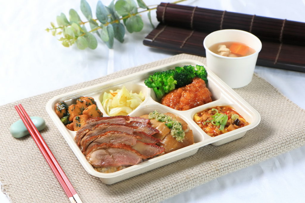 台北老爺「獨享元氣餐盒」為上班族、外食族量身訂製的健康外帶餐盒，其中港式燒臘三寶飯銷售第一，深受民眾喜愛。