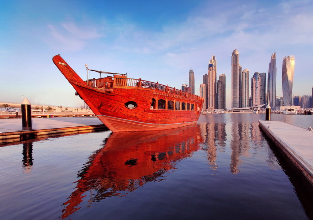 五月使用My Emirates Summer Pass可免費搭乘杜拜碼頭郵輪，從阿拉伯灣欣賞杜拜無與倫比的天際線美景