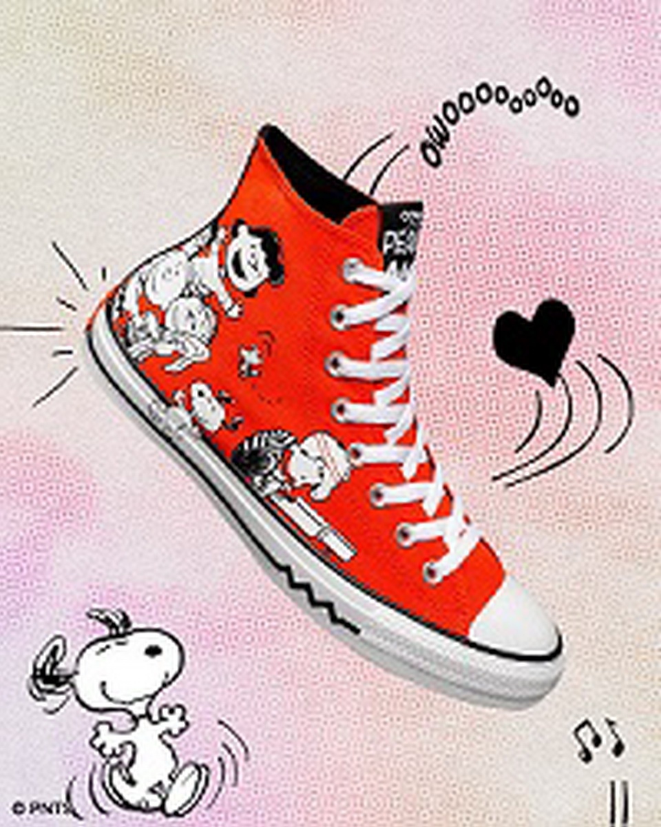 該系列召集《Peanuts》裡的經典角色－查理·布朗、史努比、糊塗塌客等一眾可愛的夥伴們，將他們刻畫於Converse的定制鞋款和服裝配件上