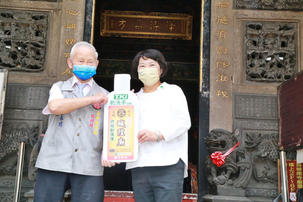 黃敏惠市長與賴永川董事長捐贈儀式