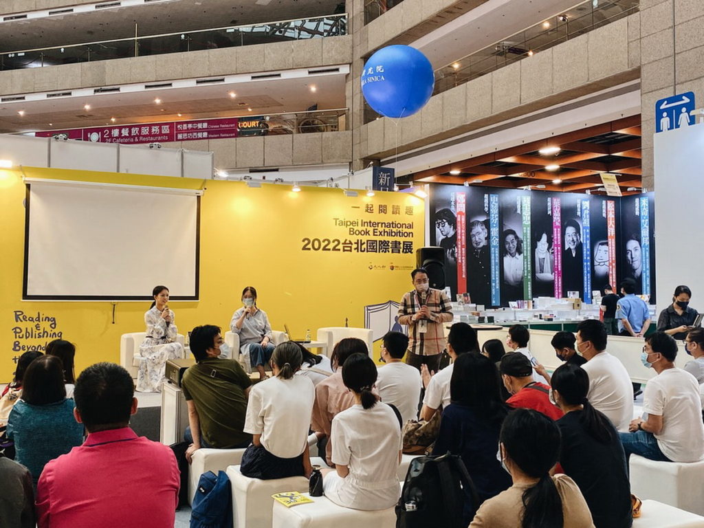 項婕如(左起)、懷觀、馮勃翰在台北國際書展的沙龍座談會上，分享了催生和參與《劍魂如初》AR劇場的心得感想。