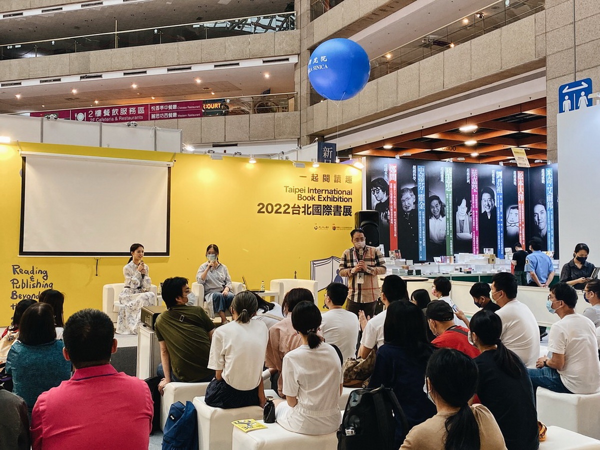 項婕如(左起)、懷觀、馮勃翰在台北國際書展的沙龍座談會上，分享了催生和參與《劍魂如初》AR劇場的心得感想