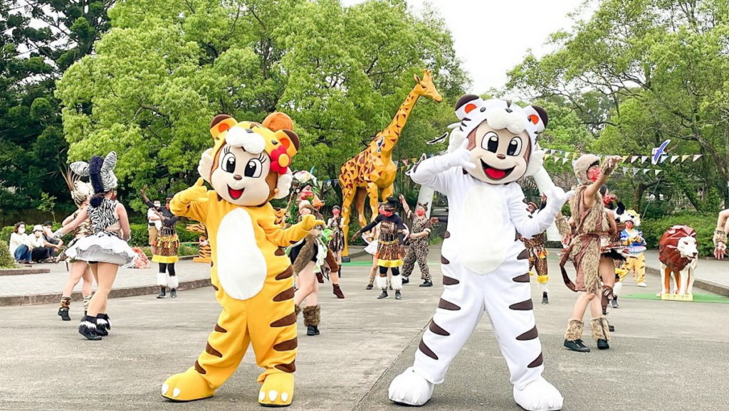 最虎鬧的慶典活動「動物派對－兩隻老虎」迎來倒數最後一周，全家大小一起到遊樂園感染歡樂氣氛。(圖／六福村提供）