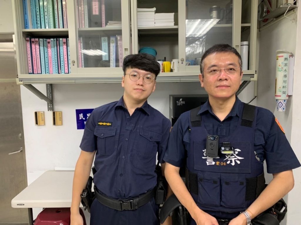 康樂派出所警員游詠翔(左)，林俊宏(右)