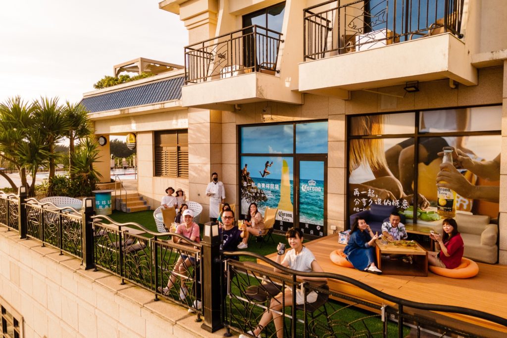福容飯店與知名露營品牌OutdoorBase聯手，打造13間景觀絕佳的私人海景露營房