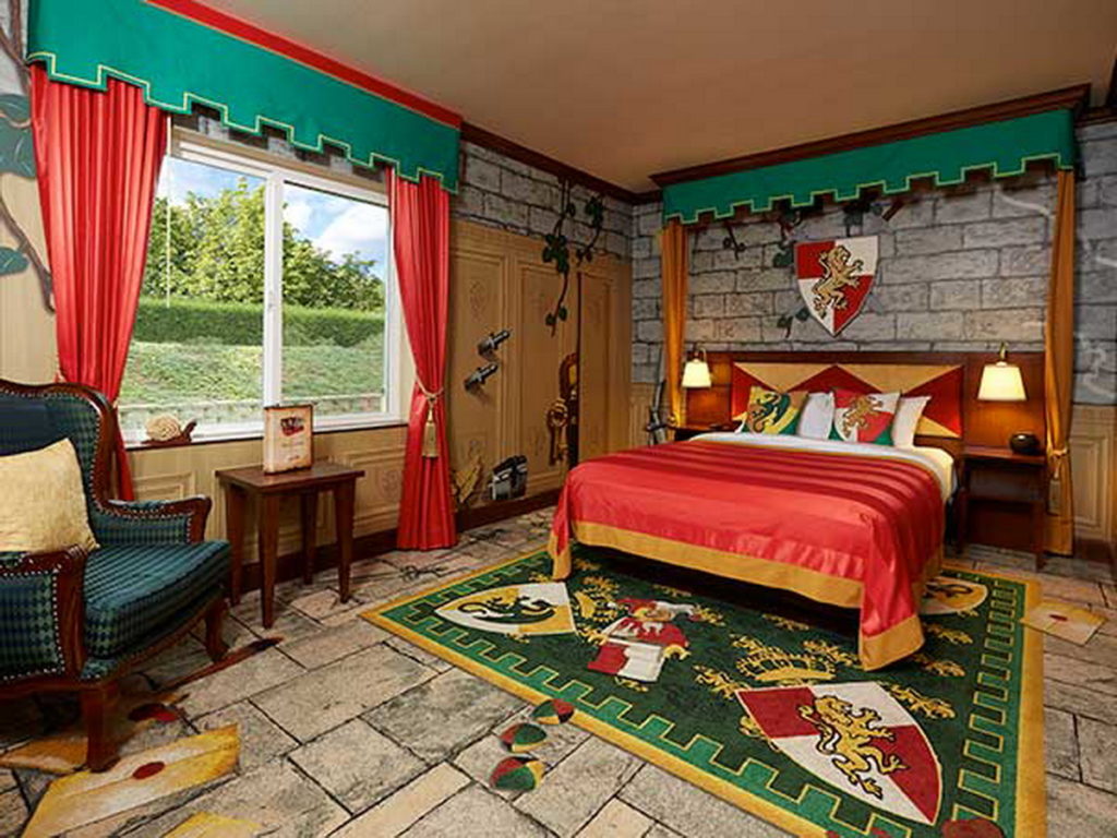 「LEGOLAND California Hotel and Castle Hotel」有眾多主題客房可供選擇，如騎士與龍、皇家公主等等。(圖片由Booking.com提供)