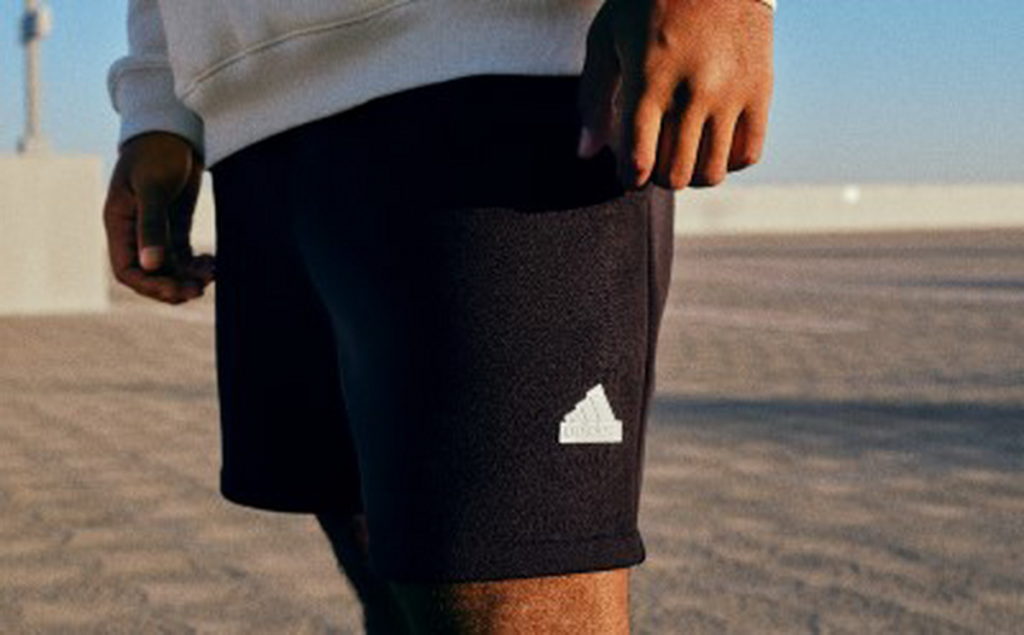 adidas New Capsule運動休閒系列，以「自信開啟無限可能」為設計核心，推出多款適合日常穿搭與夏日運動的男女單品