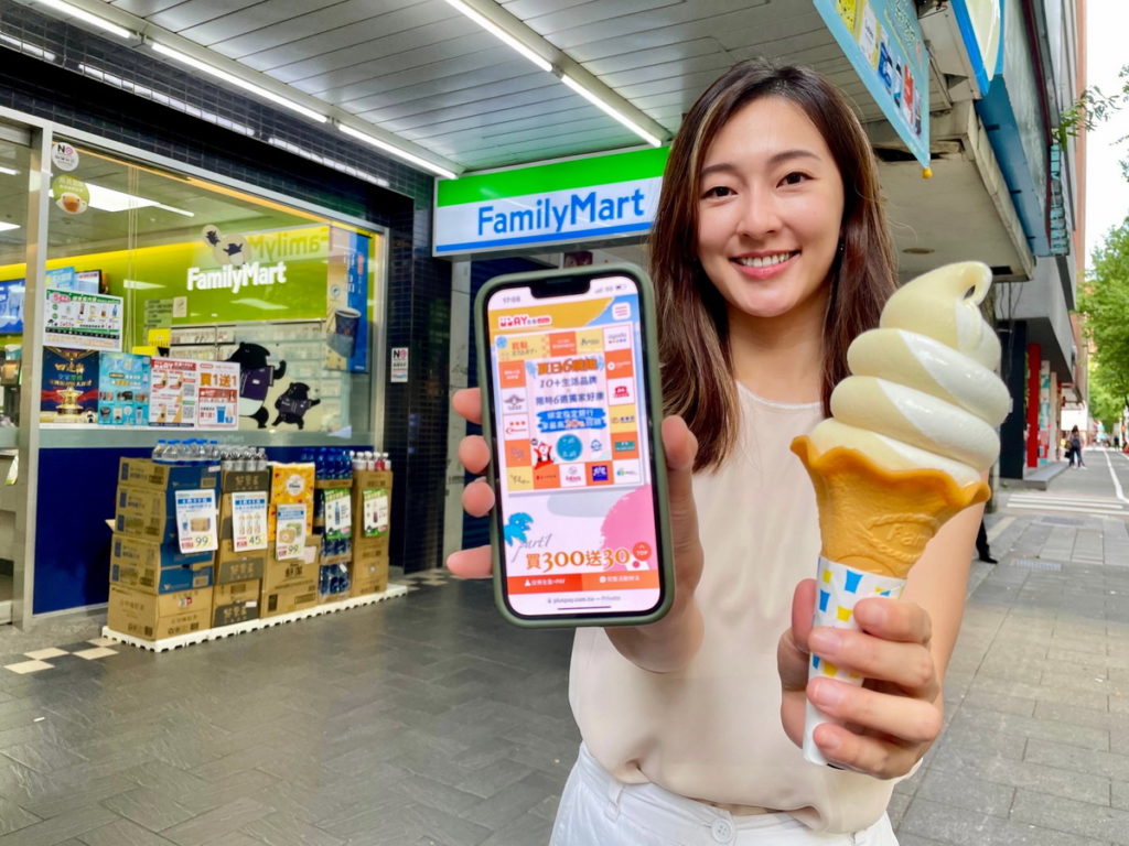隨著時序進入夏季，全盈+PAY週末加碼Fami!ce霜淇淋買1送1引起新一波搶購潮，根據統計，使用全盈+PAY購買Fami!ce霜淇淋數量已累計超過40萬支！