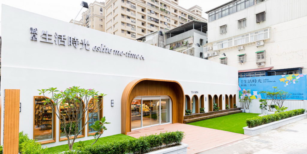 獨棟Villa Garden風格書店「誠品生活時光板橋三民店」今（7月2日）起試營運。