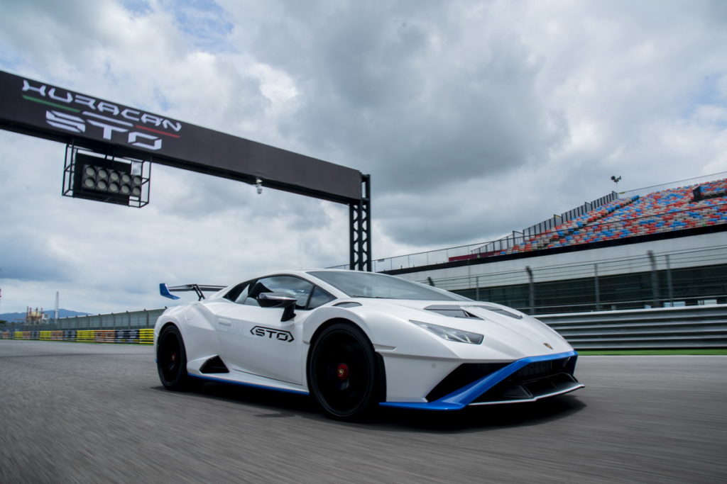輪胎在研發過程中應用了虛擬輪胎研發科技，因此在虛擬駕駛測試中能夠更精準有效地探索出與Lamborghini 車款完美匹配的輪胎。