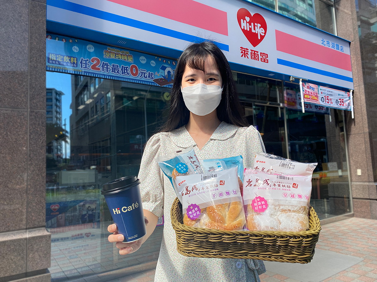 搶攻綠色食尚，萊爾富聯名岩島成推4款獨家「無蛋奶麵包」，7月26前購買任乙杯Hi Café特濃咖啡，即可免費嚐聯名新品麵包。
