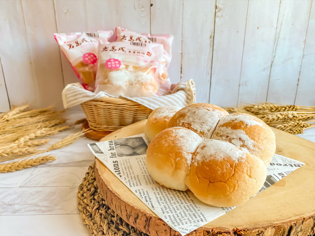 萊爾富二度攜手岩島成推出4款獨家無蛋奶麵包，皇冠麵包，售價35元。