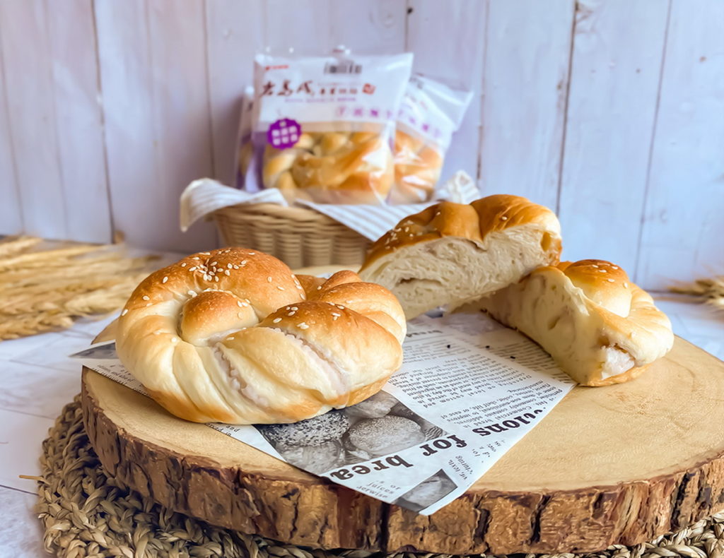 萊爾富二度攜手岩島成推出4款獨家無蛋奶麵包，芋頭麵包，售價35元。