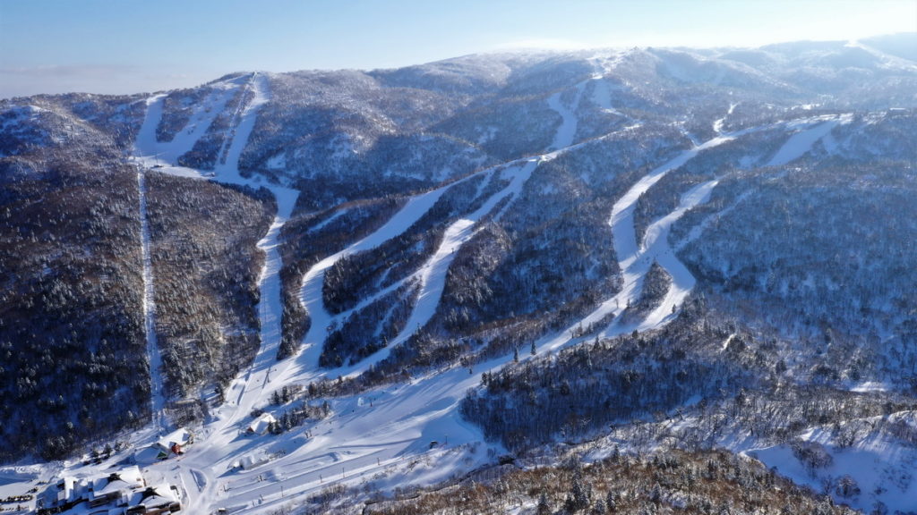 全新度假村坐落於Kiroro雪場內，豐沛的雪量是北海道降雪之冠!。圖片來源：Club Med