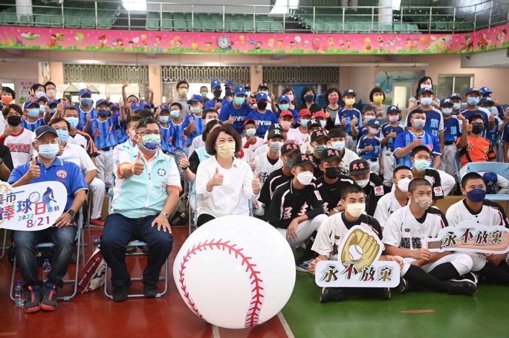 「棒球推手獎」黃敏惠市長勉勵教練們能繼續深耕嘉義