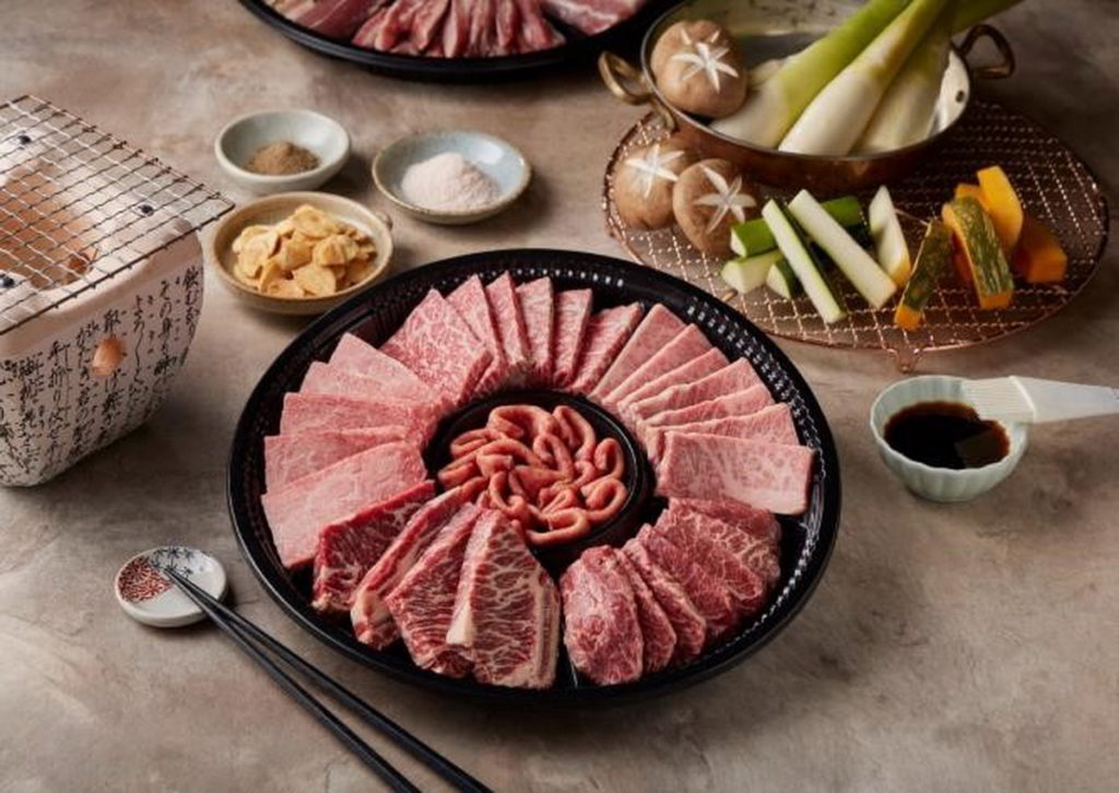 RÒUST BY T-HAM推出中秋精選牛肉盤，涵蓋A5日本和牛、美國與紐西蘭的優質牛肉，獨家搭配主廚精選蔬菜盒與調料，不想備料也能享受居家烤肉樂趣。