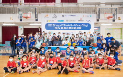 2022嘉義市雙語籃球營今登場　勇媽市長黃敏惠與Q.戴維斯化身營隊教練和小球員一起互動