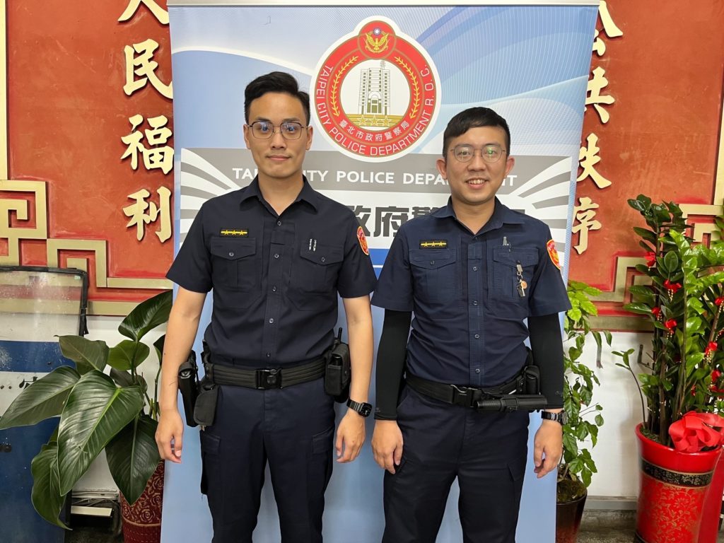 警員李永杰(左)、警員羅士毅(右)