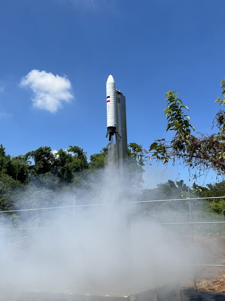 東海大學與法國在台協會共同發射火箭，為推動科學教育揭開序幕。（圖/東海大學提供）