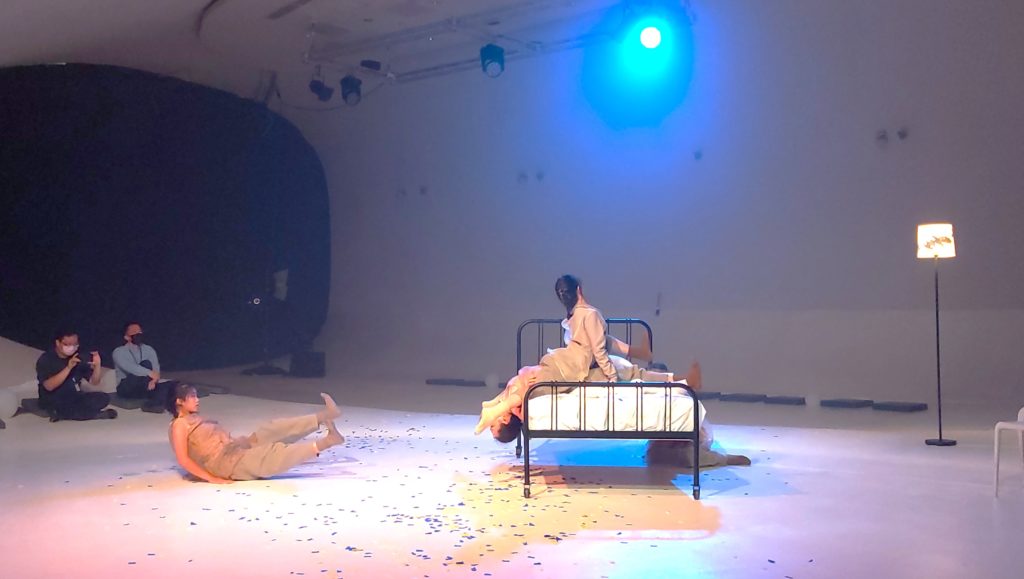 《睡前故事》在歌劇院凸凸廳內精彩片段演出。（圖/陳惠玲攝）
