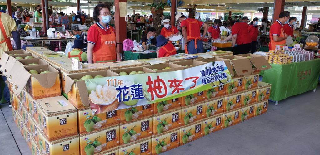 花蓮縣政府為推廣花蓮文旦柚，在臺北希望廣場舉行