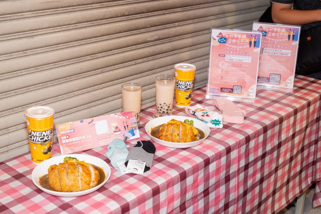 活動期間每周末五六日至士林安平街情人巷拍照打卡，就有機會獲得限量商圈食力脫單福