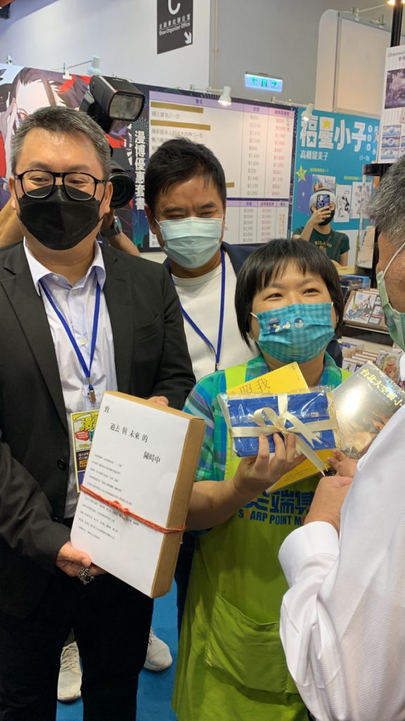 尖端出版贈送台灣作者作品特製防疫口罩