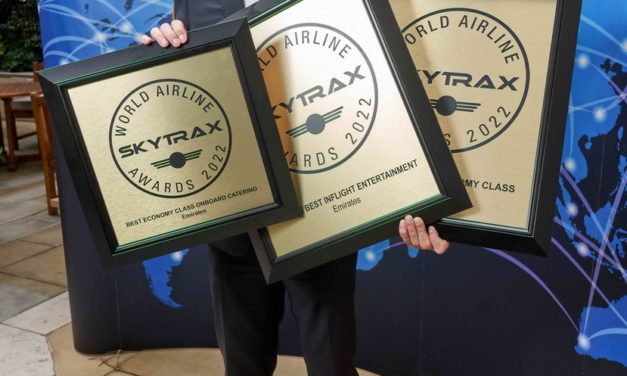 _阿聯酋航空服務傳遞部門資深副總裁(Divisional Senior Vice President Service Delivery)Thomas Ney，代表阿聯酋航空獲頒Skytrax 2022三項大獎